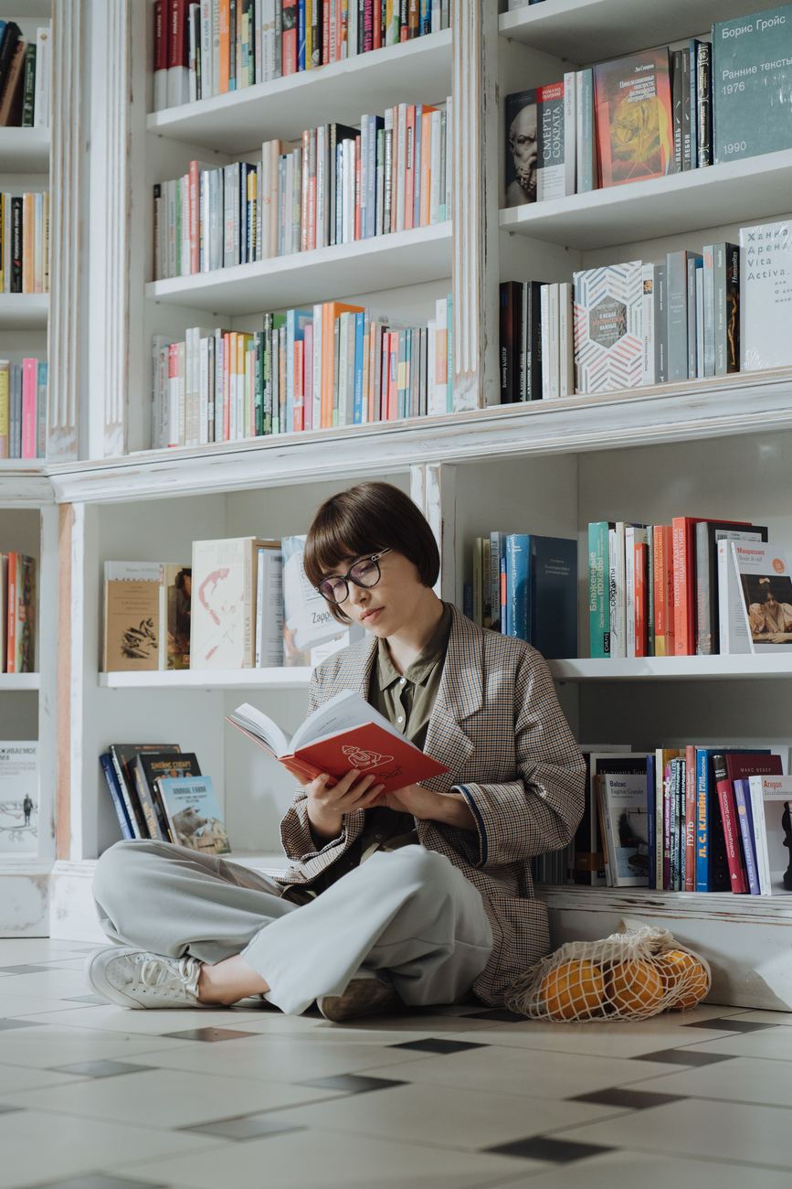 Estante de livros de psicologia